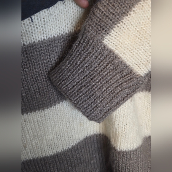 American Eagle Outfitters Oversized Crop Gray/Purple & White Striped Sweater - Picture 3 of 8